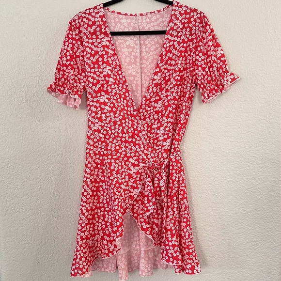 New! Red Floral Deep V Neck Short Sleeve Wrap Tie Waist Ruffle Dress - Picture 4 of 16